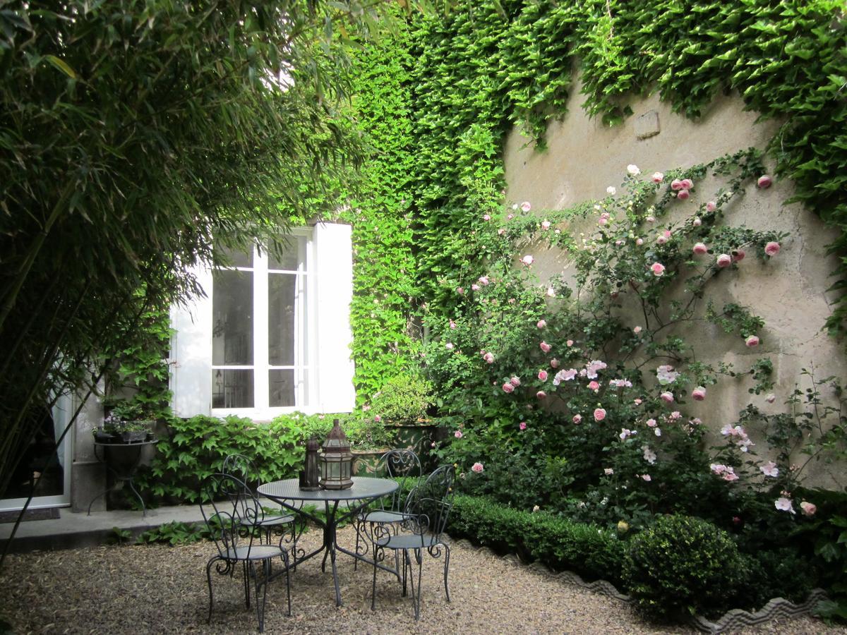 Le Logis Blanc Bed&Breakfast Coursan Exterior foto